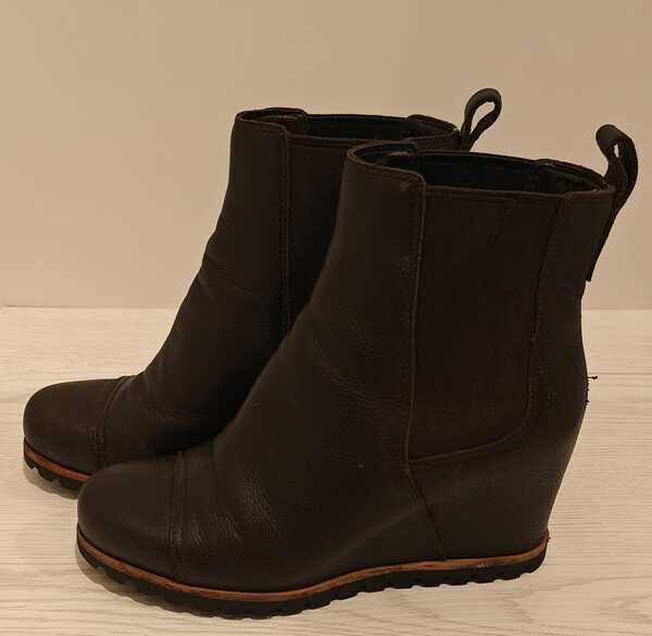 UGG Pax Wedge Waterproof Boots Brown Size 7 For 40 In Minneapolis