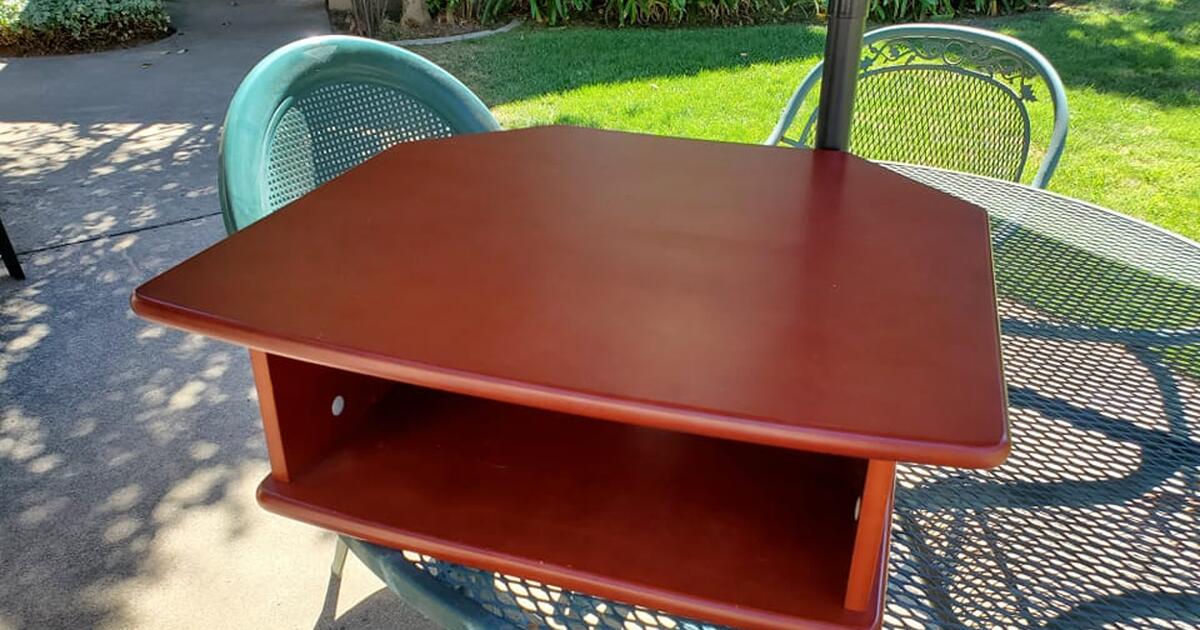 UPDATE GIFTED! Short TV/VCR stand. for Free in Sacramento, CA Finds