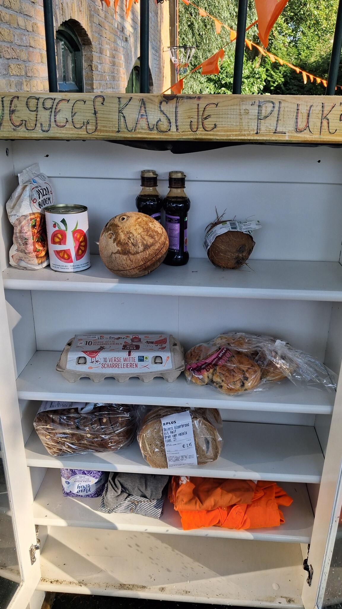 Vandaag verse eieren en vers brood in de kast!