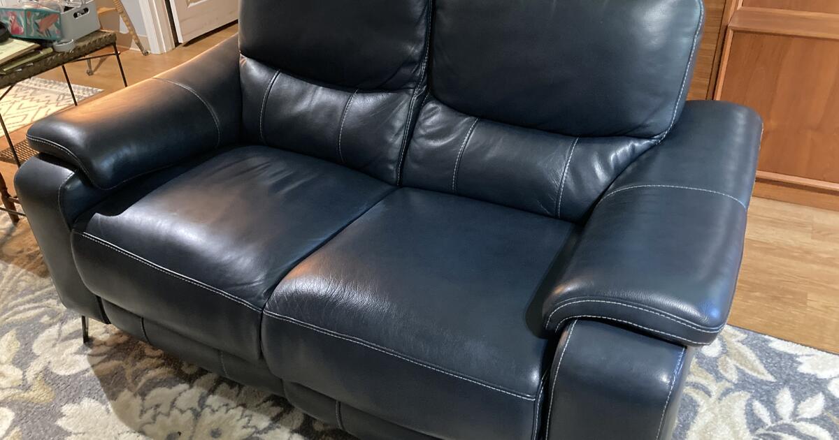 Free Loveseat for Free in Vancouver, WA For Sale & Free — Nextdoor