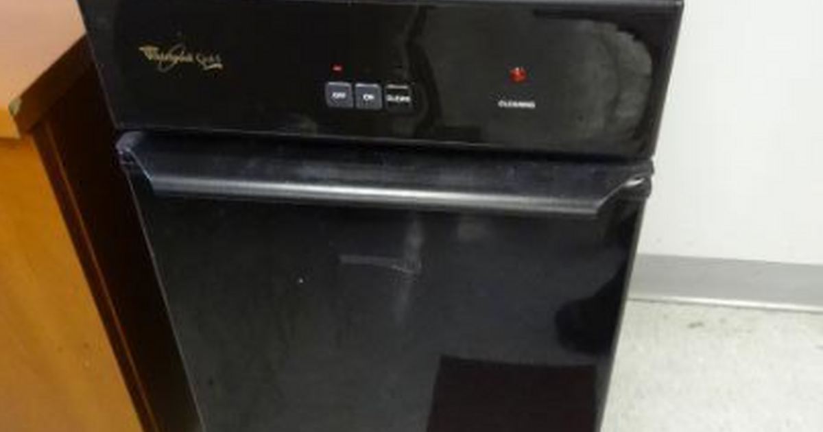 Whirlpool Gold Ice Maker for 1 in Pasadena, CA For Sale & Free
