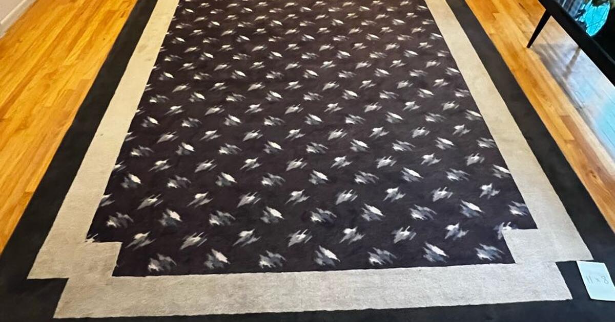 2 Custom made area rugs for 250 in West Bloomfield, MI For Sale