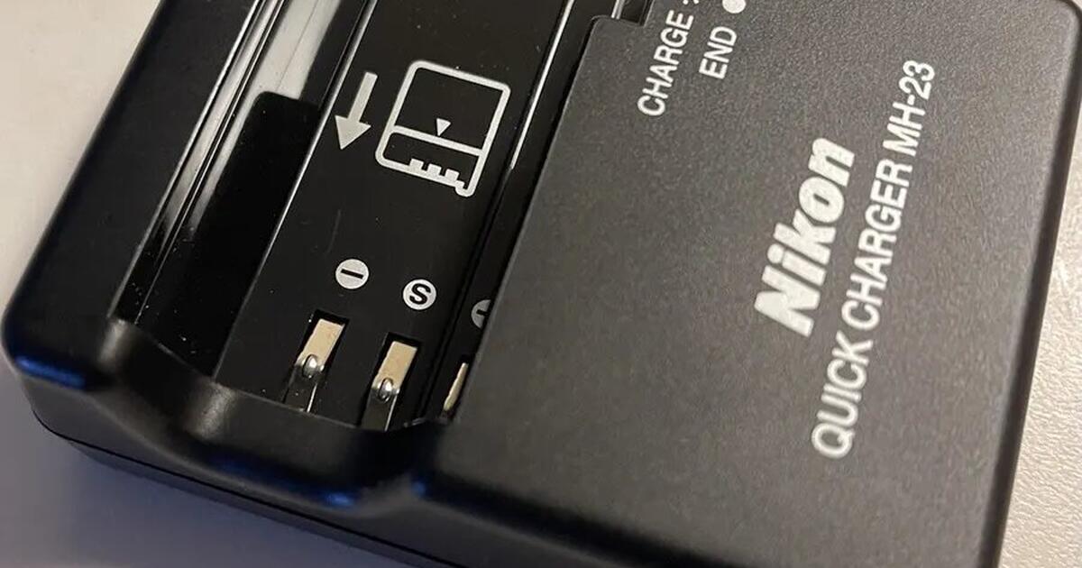 Nikon Quick Charger MH23 OEM Genuine For ENEL9 Liion Battery Without