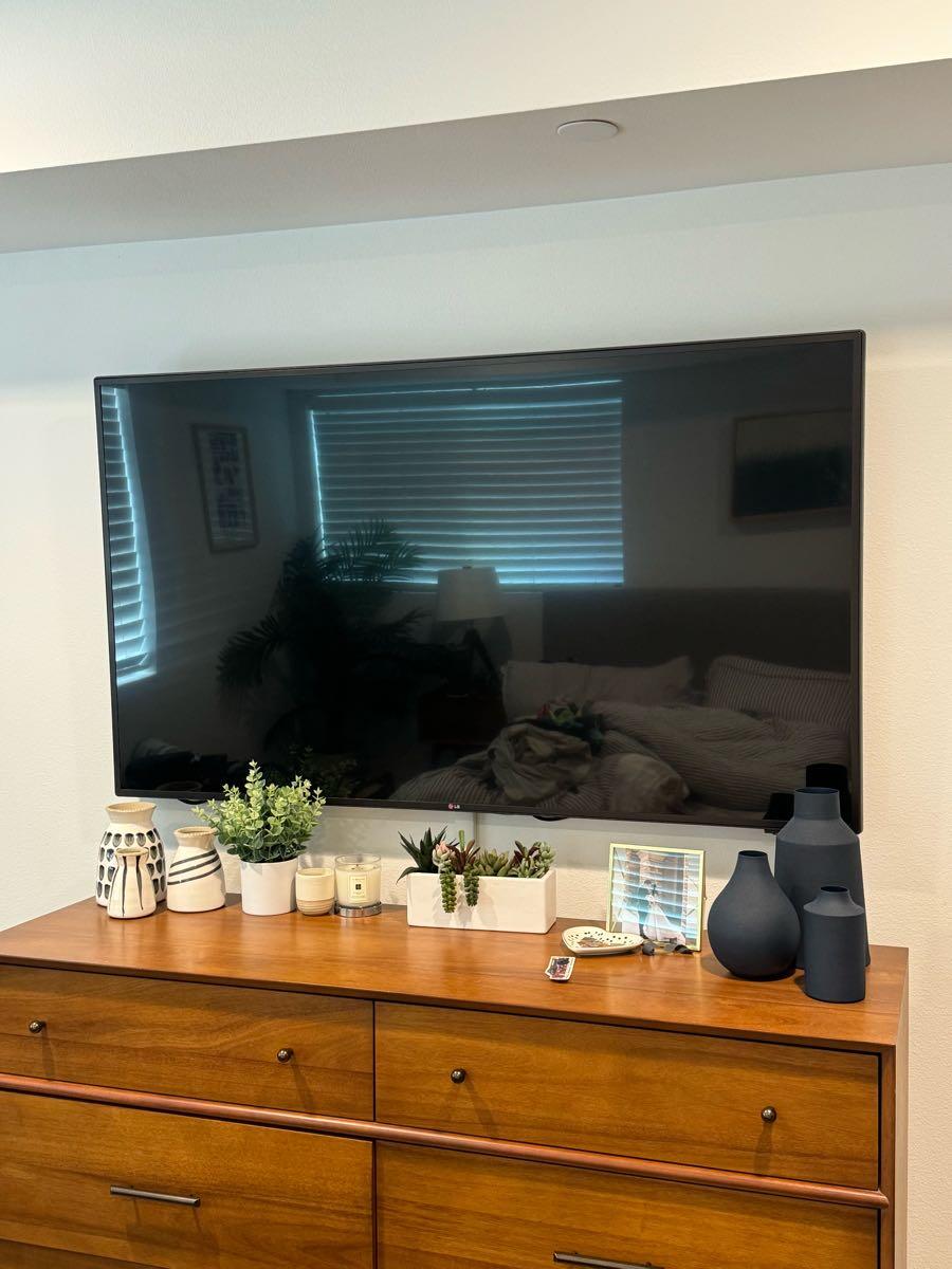 LG 60LM7200 60” 1080p TV for 160 in North Hollywood, CA For Sale