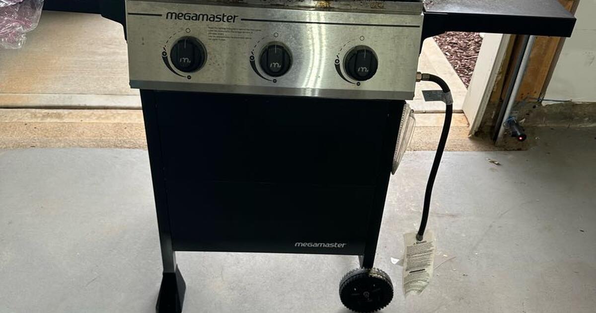 3Burner Propane Grill for 50 in Holly Springs, NC For Sale & Free