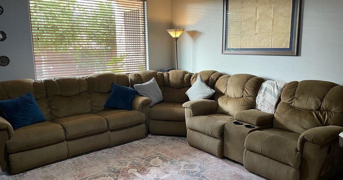 LazyBoy sectional couch with 4 recliners for sale. for 1000 in Tucson