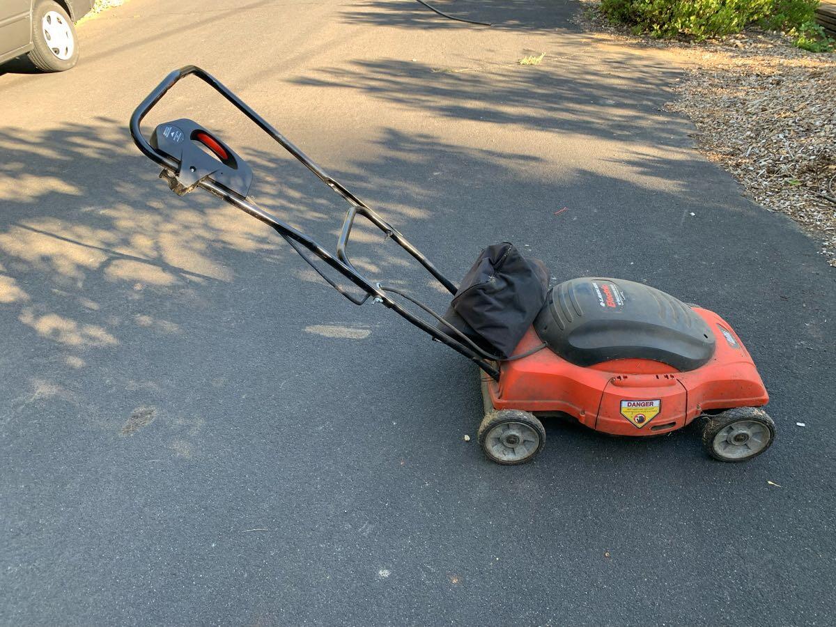 Black and Decker MM575 - 18 Electric LAWNHOG Mulching Mower 