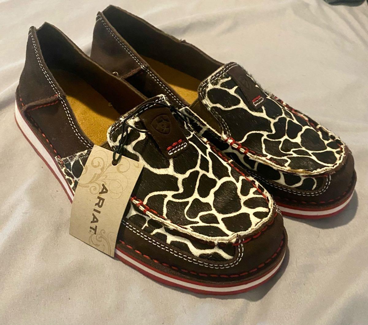 Ariat hot sale giraffe cruiser