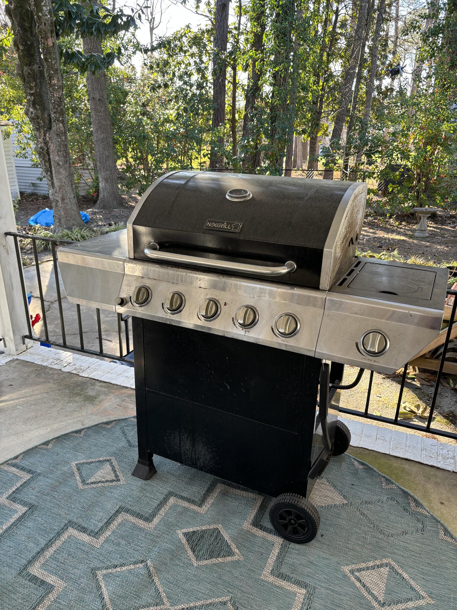 NOT AVAILABLE NexGrill Gas Grill for parts or repair. Curbside Pickup for Free in Richmond, VA