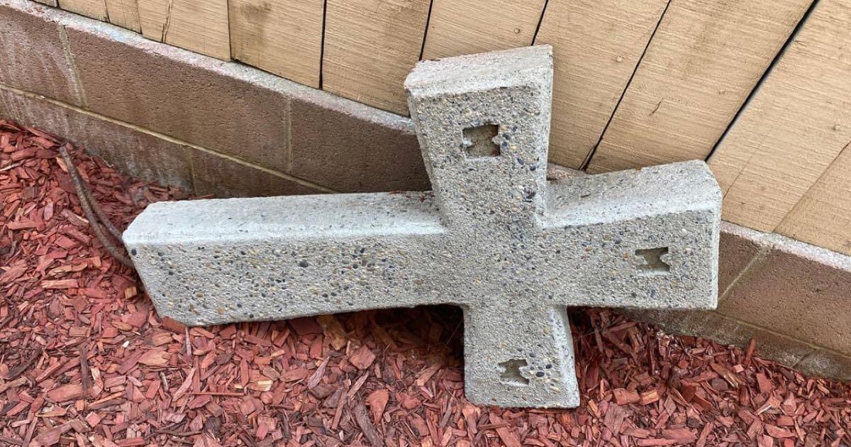 HEAVY CEMENT CROSS for Free in Paramount, CA | Finds — Nextdoor