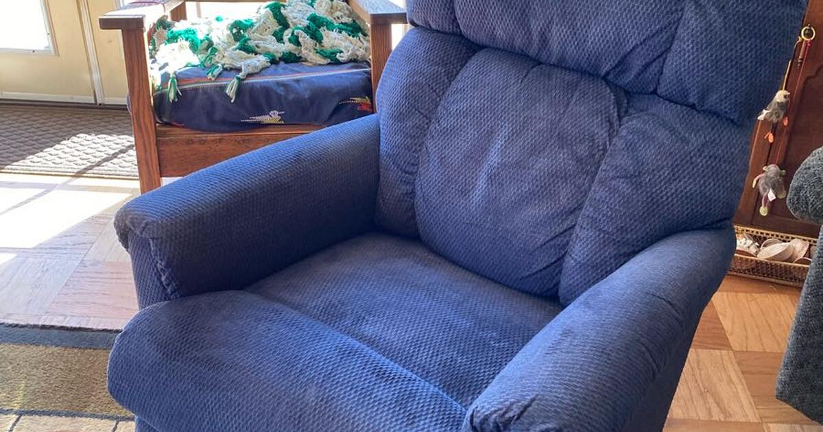 Small lazy boy reclinercash only for 110 in Albuquerque, NM For
