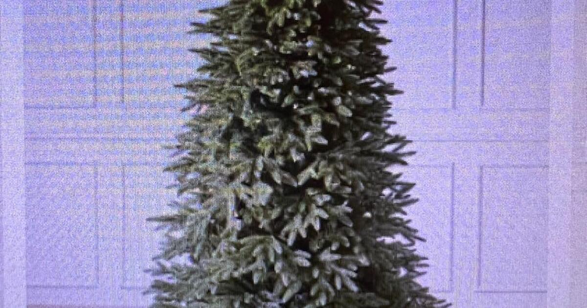 New Balsam Hill Stratford Spruce Artificial Christmas TreeUnlit for