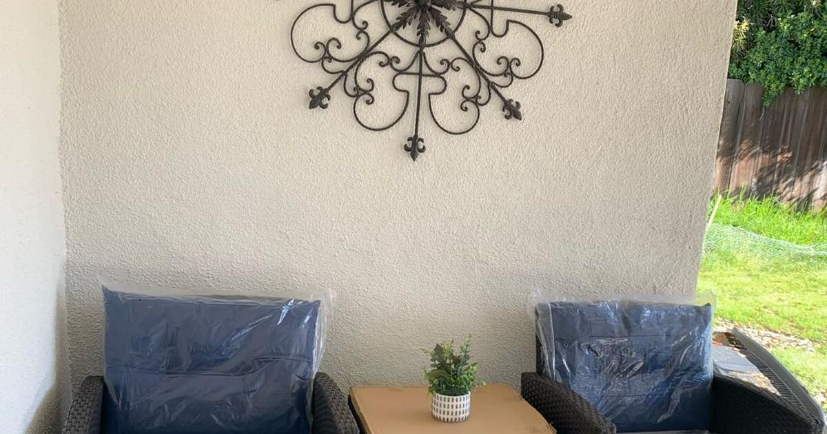 Outdoor patio furniture (navy blue) for 150 in Fresno, CA Finds