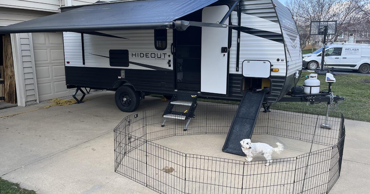 2021 Keystone Hideout 186SS travel trailer for 12000 in Gardner, KS