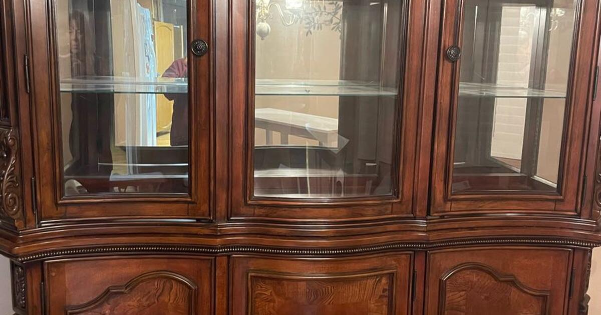 Beautiful Buffet with China for Free in El Cajon, CA For Sale