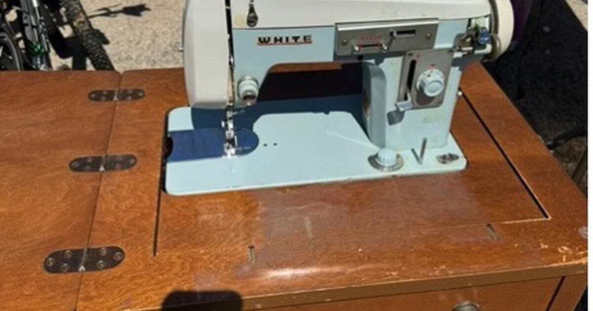 ESTATE SALE / GARAGE SALE for 1 in Algonquin, IL For Sale & Free