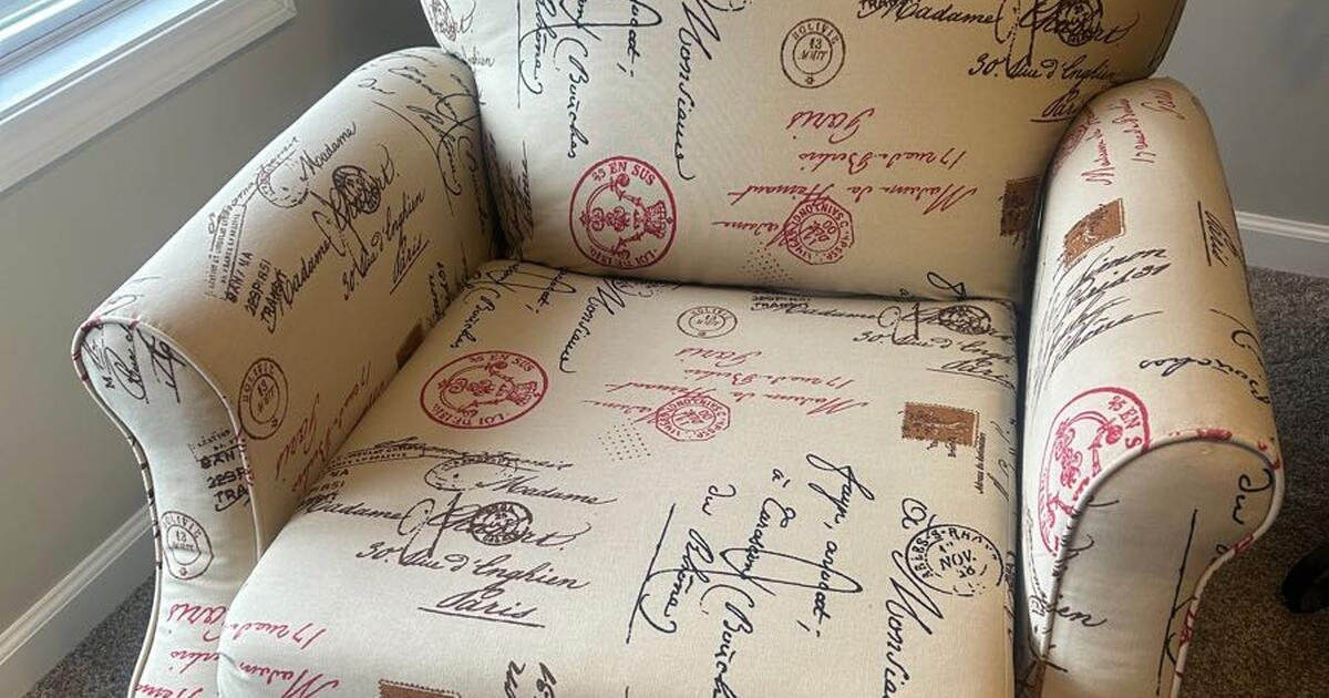 Recliner for 200 in Evansville, IN For Sale & Free — Nextdoor