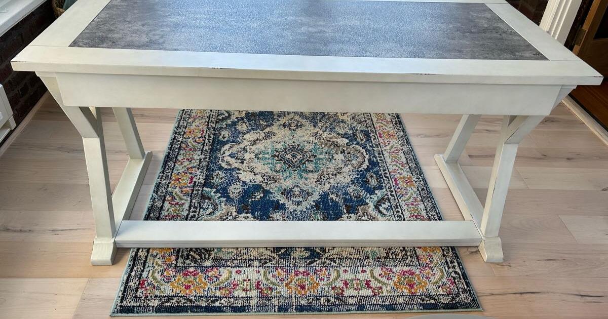 Desk for 100 in Rochester, NY Finds — Nextdoor