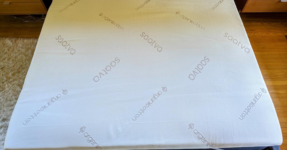 BRAND NEW UNUSED Saatva Memory Foam Mattress Topper King for Free in