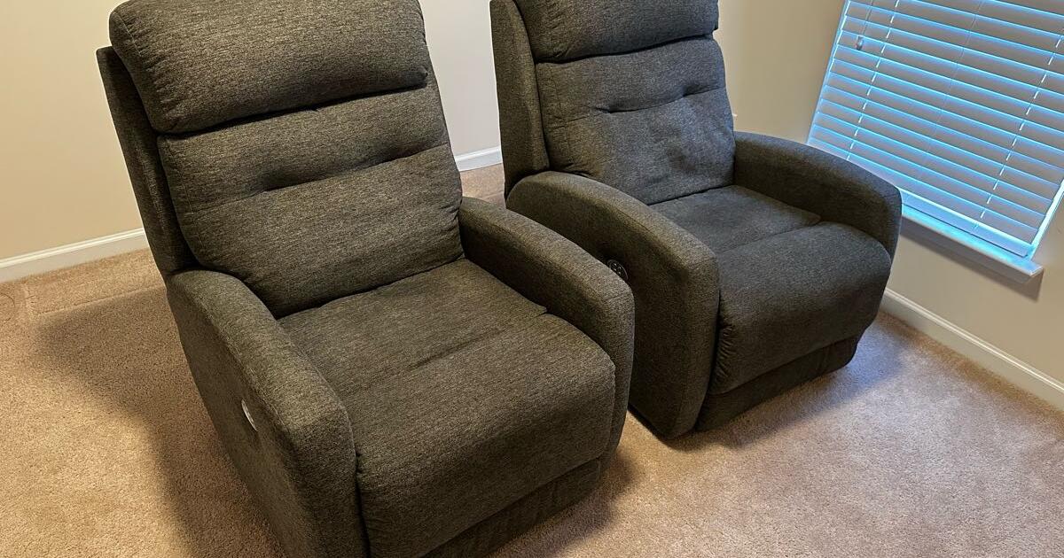 Powered Recliners for 500 in Charlotte, NC For Sale & Free — Nextdoor