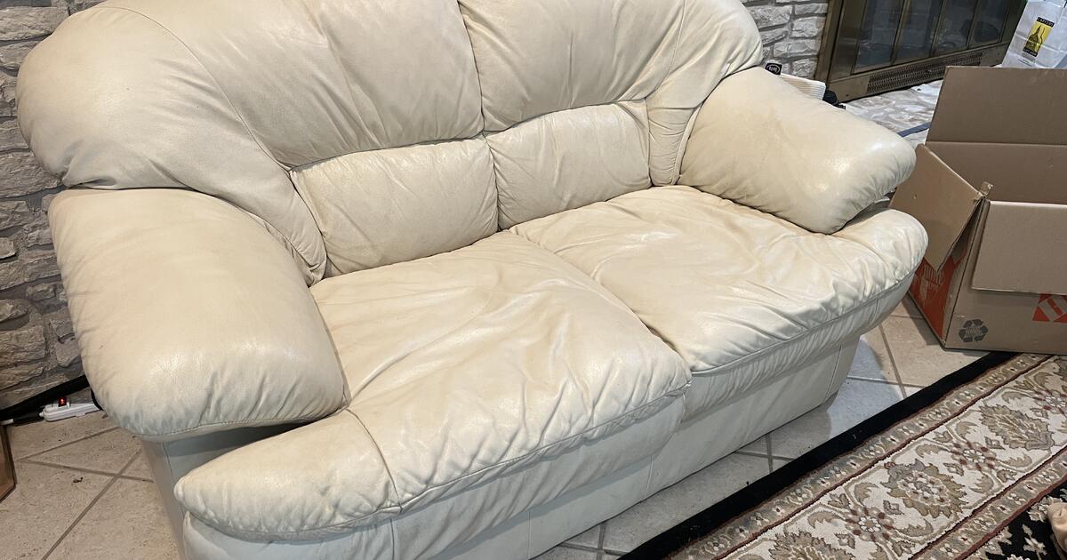 Free Leather Loveseat for Free in Las Cruces, NM For Sale & Free