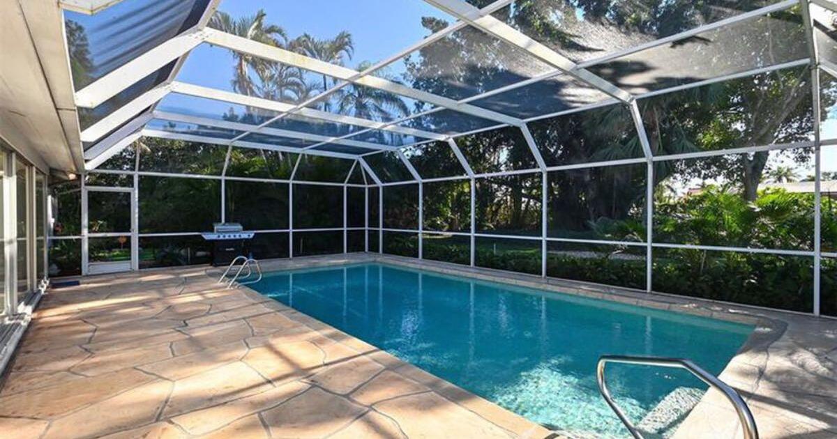 More photos in description below. Beautiful 4/3.5 Home In ‘Bird Key’ for Rent (annual lease) for