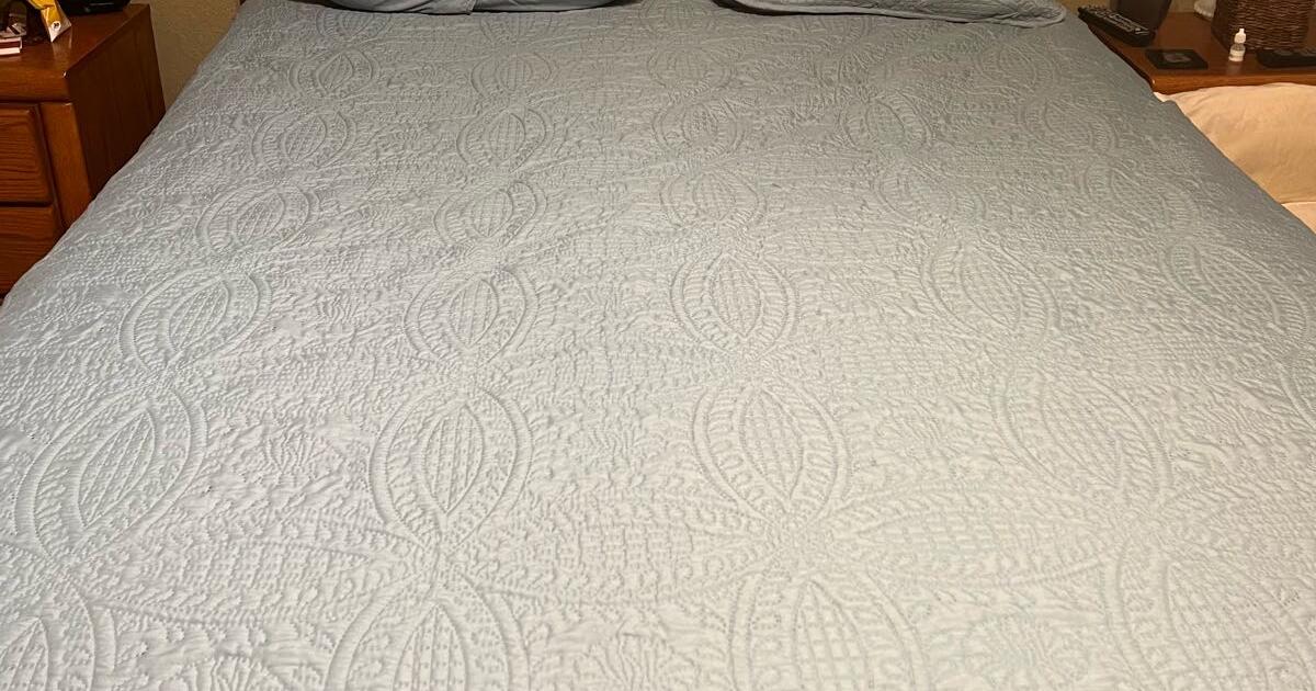 Queen Bedspread with 2 pillow shams for $10 in Homosassa, FL | For Sale ...