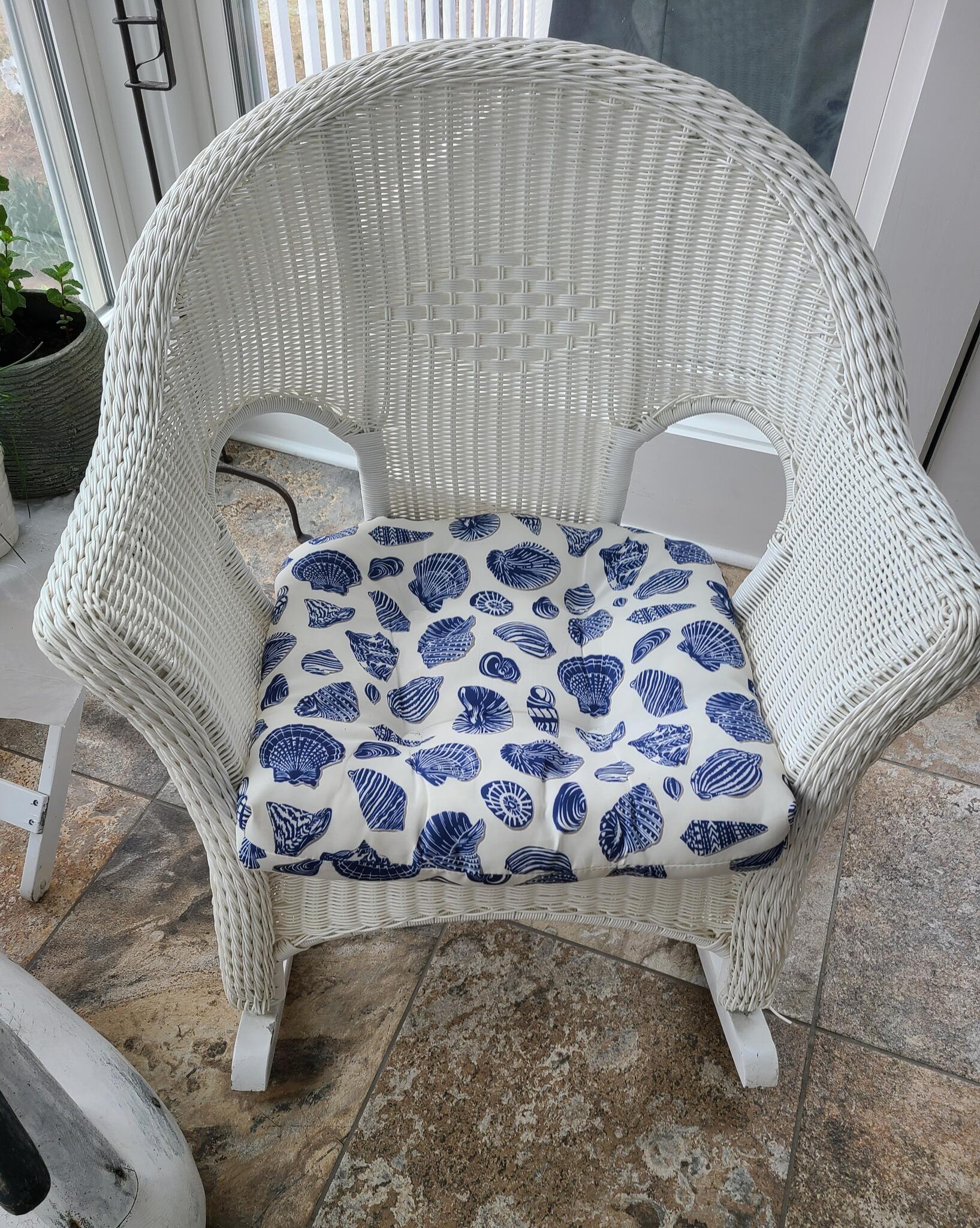 White resin wicker rocker for 70 in Bethany Beach, DE For Sale