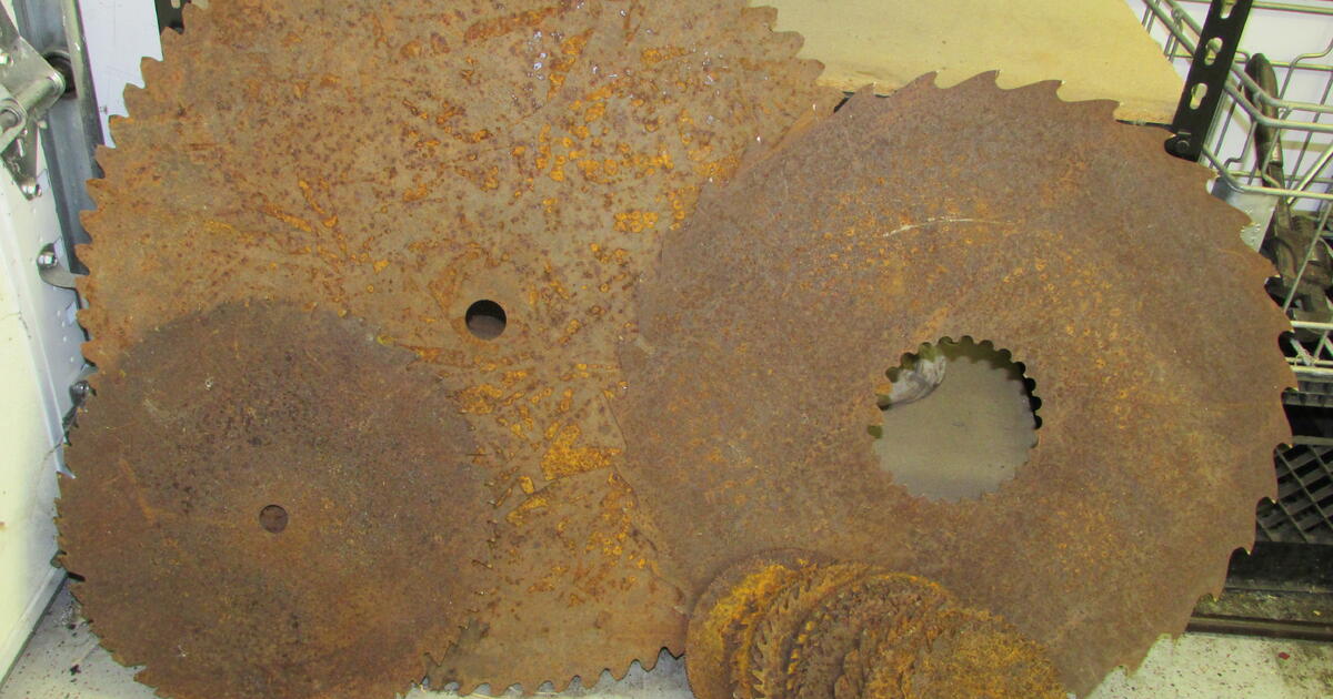 VINTAGE SAW BLADES FOR SALE GREAT TO PAINT ON for 5 in Gardnerville