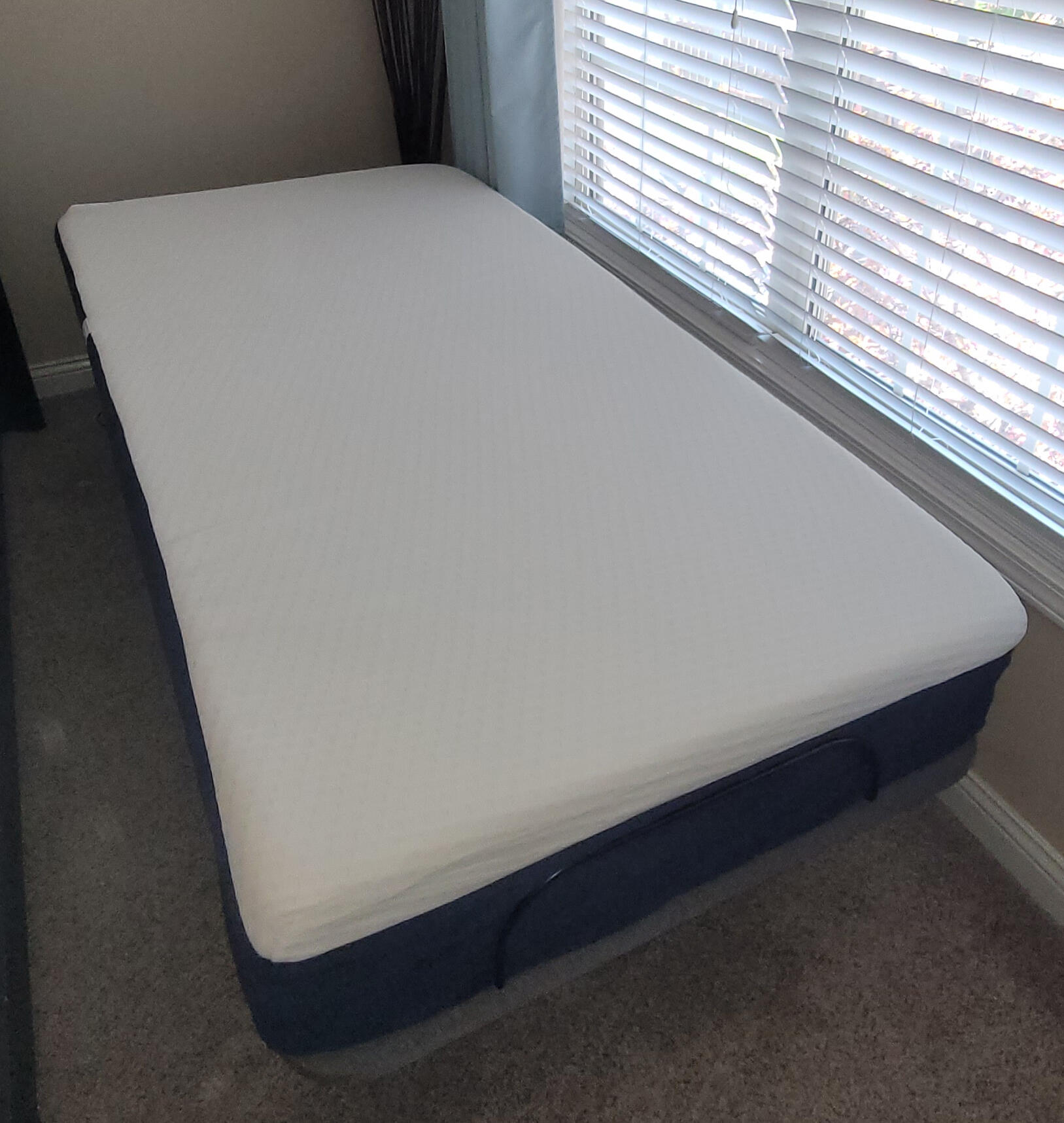 Twin XL Sleepy's Signature adjustable base and mattress in Lexington