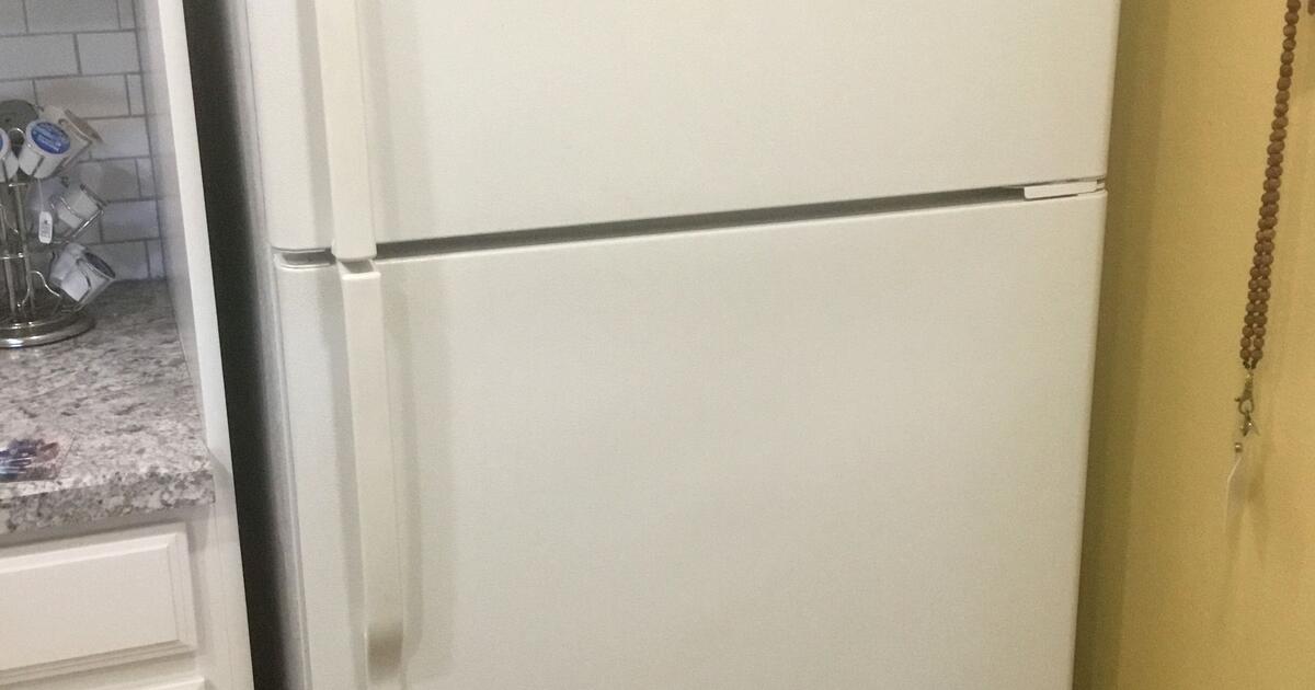 GE Adora 18.0 Cu. Ft. Refrigerator top Freezer for 80 in Sun City