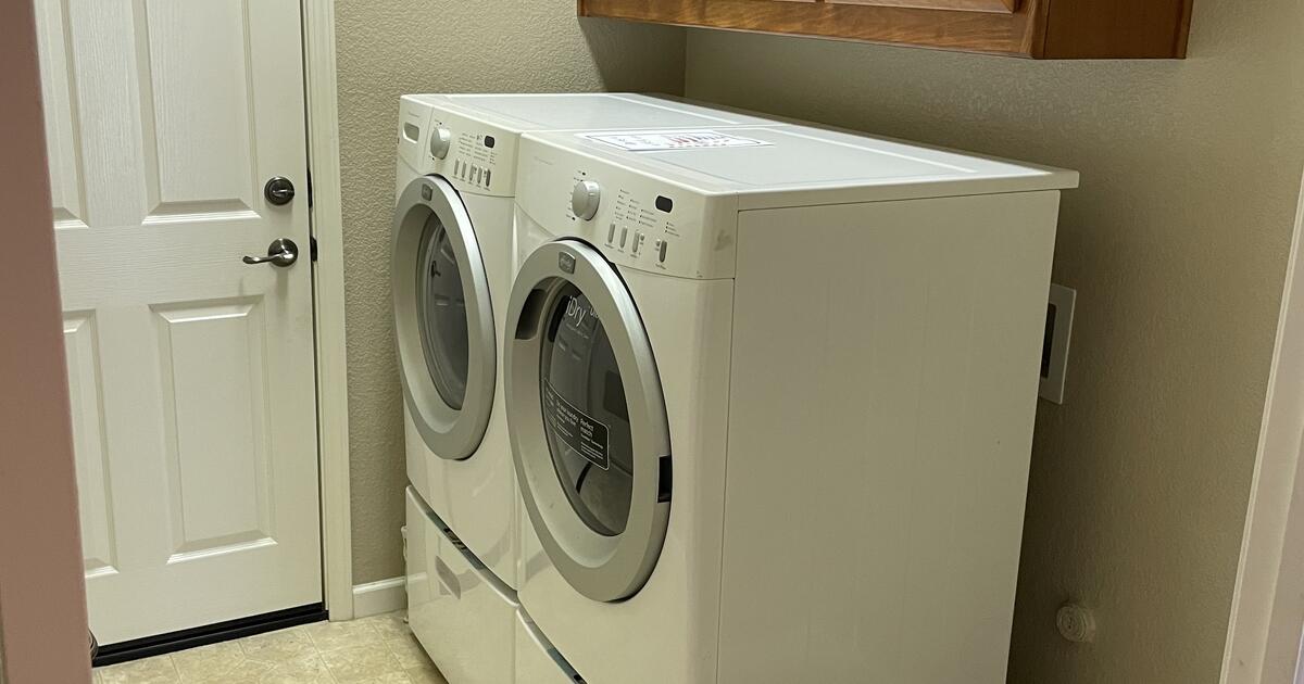 Fridgidaire Washer and Dryer on pedestal stands for 105 in Yuba City