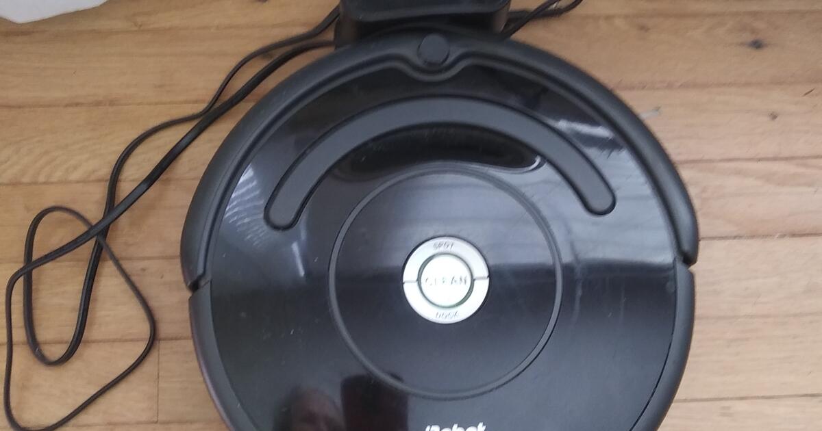 iRobot Roomba 675 Robotic Vacuum Cleaner with Charging Base Used for