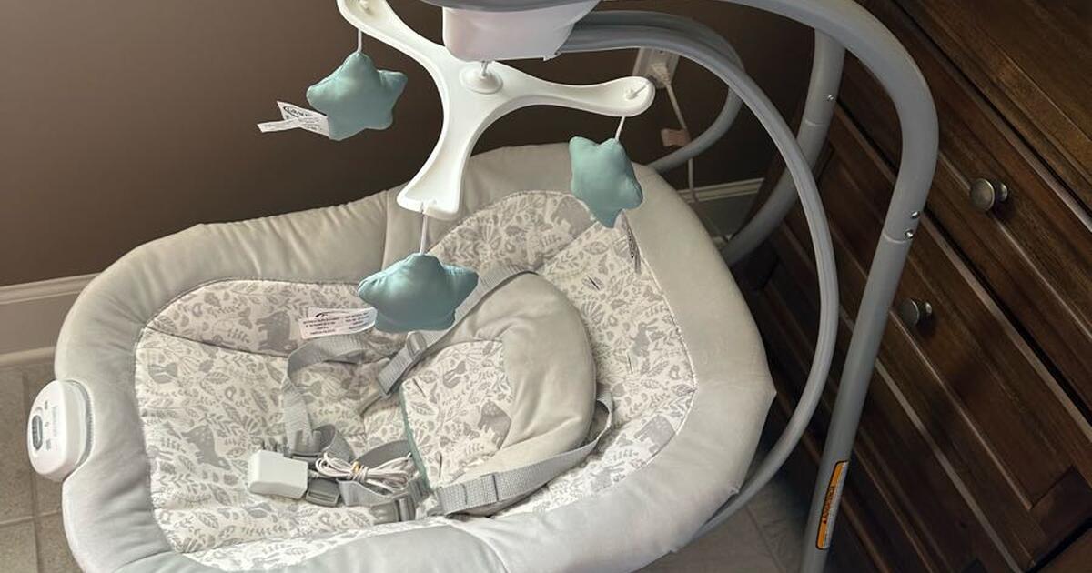 Graco Simple Sway Swing,Ivy for 55 in St. Augustine, FL For Sale