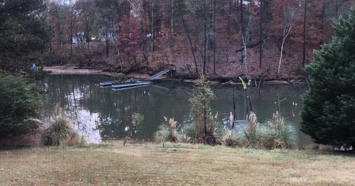 Lake Wylie, SC waterfront 4BR/2BA double walled cedar house FSBO for