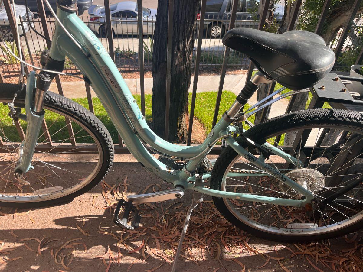 trek navigator 2.0 women's