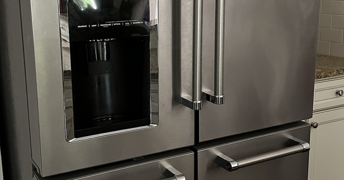 Kitchenaid 5 doors refrigerator model KRMF706ESS00 for 800 in Smyrna