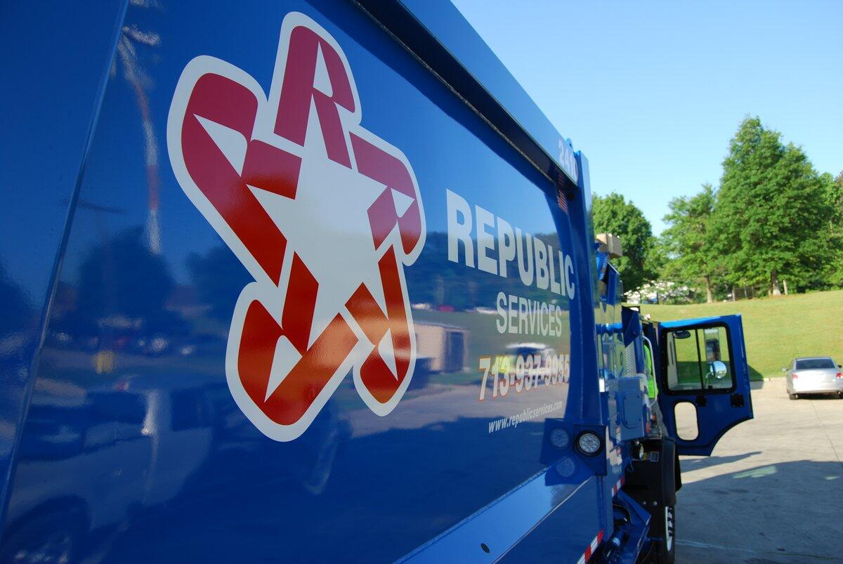 Dedicated Republic Services Phone Number for Schaumburg Residents