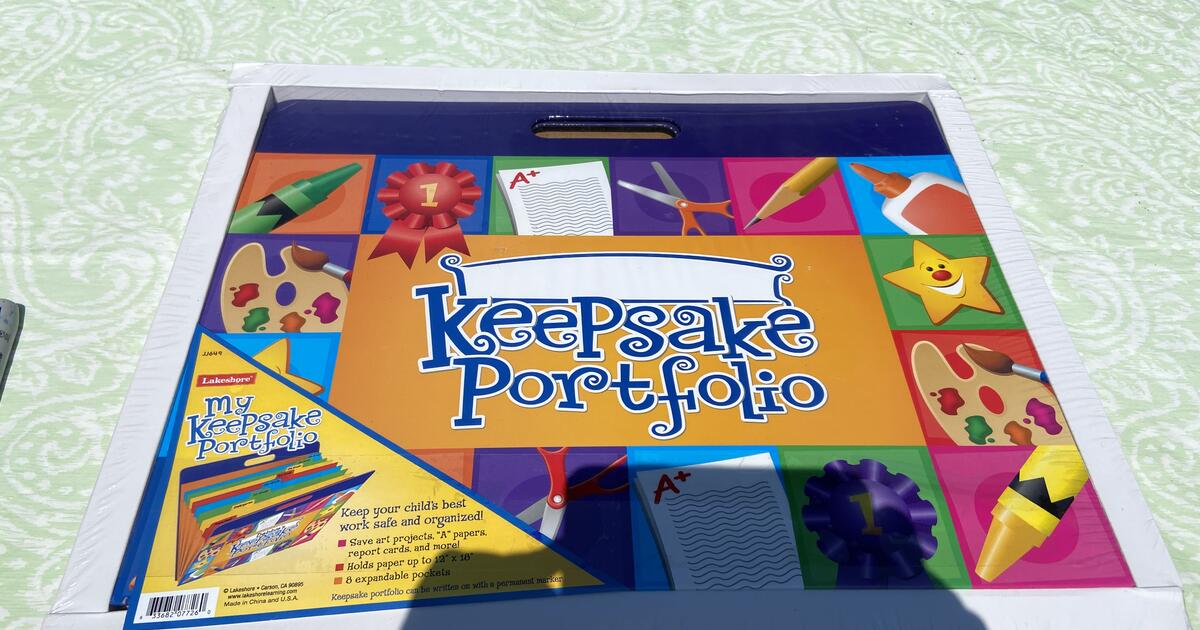 Keepsake Portfolio From Lakeshore Learning For $8 In Castle Rock