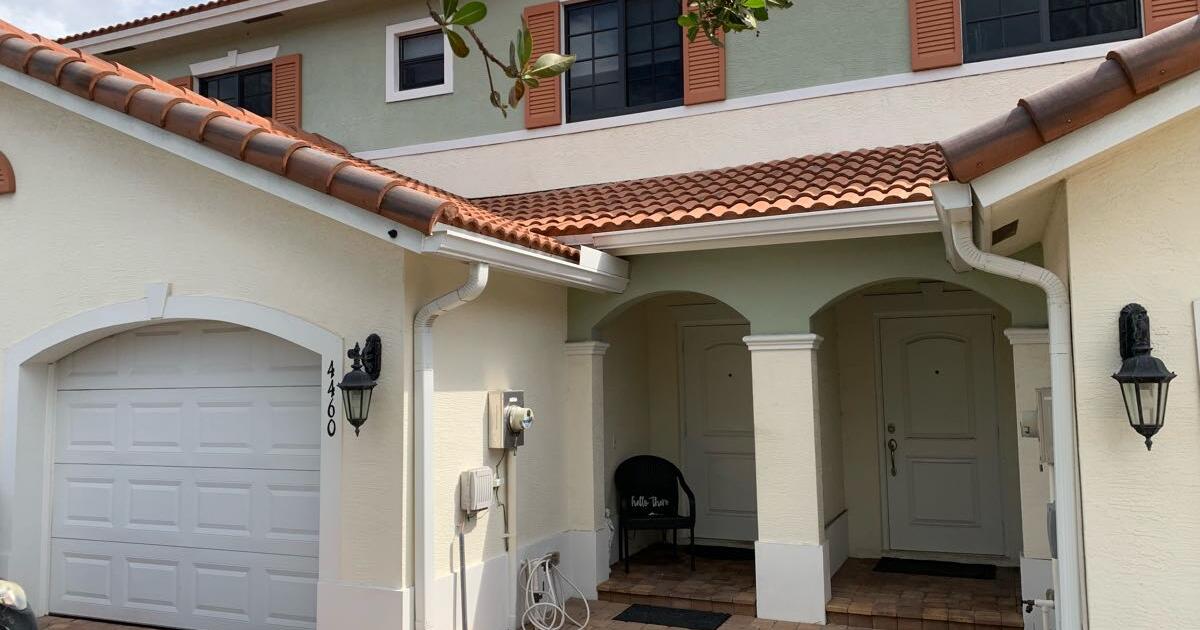 Home for sale 4460 Leo Ln Pbg for 345000 in Riviera Beach, FL For