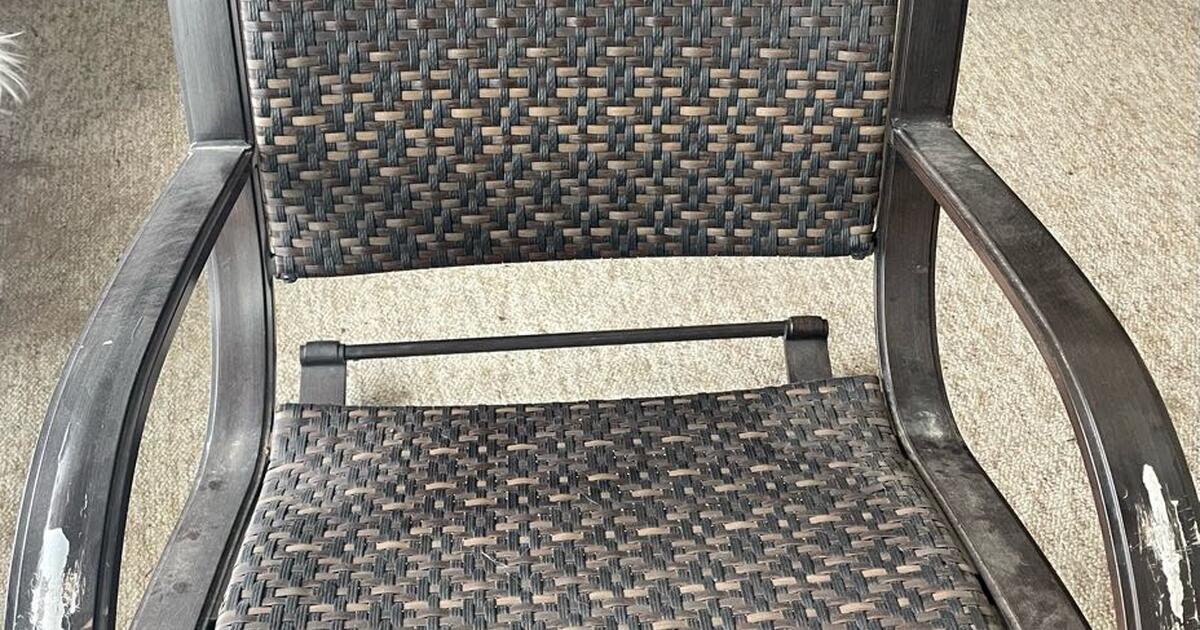 pending-picking-2-outdoor-rocking-chairs-for-15-in-omaha-ne-for