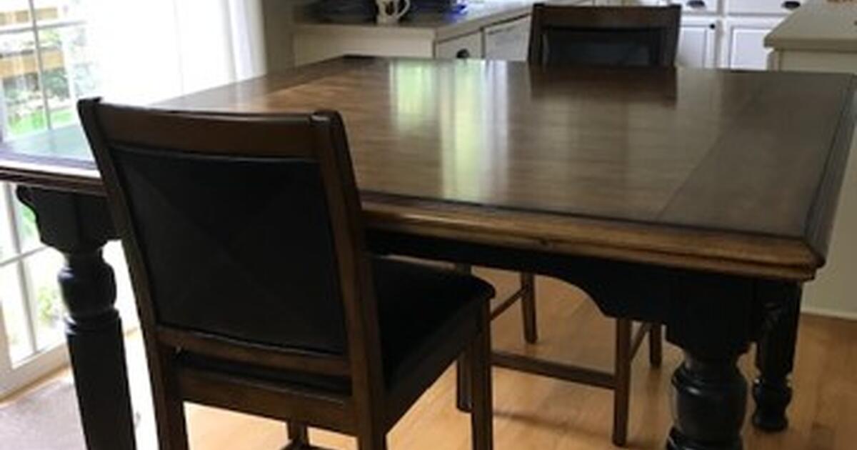 Kitchen Table and 8 Chairs for 400 in Castle Pines, CO For Sale