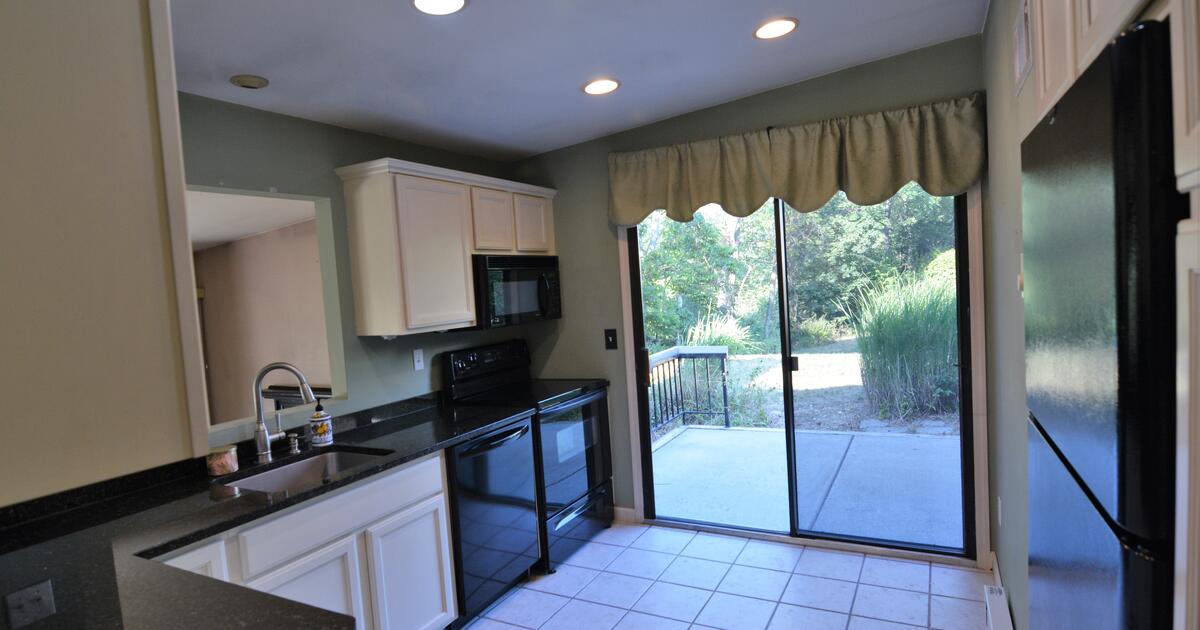 JUST LISTED! 2 bedroom, 2 bath condo in Union Gap Village (Clinton, NJ