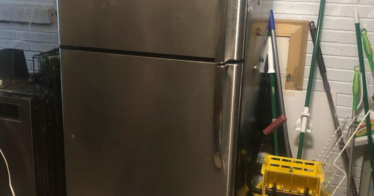 GE Refrigerator/Freezer on top for 300 in Smyrna, GA For Sale & Free