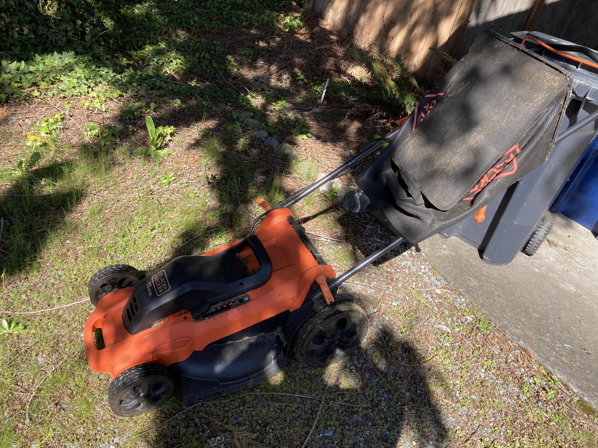 Electric lawnmower ( Not working) for Free in Mount Vernon, WA For