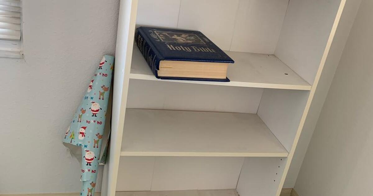 Bookshelves with matching end table for 2 in The Villages, FL For