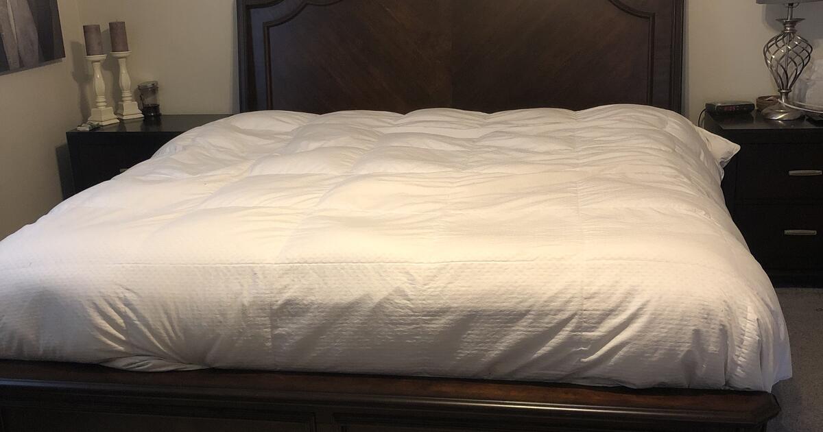 Ashley king bed with mattress for 1000 in Grants Pass, OR For Sale