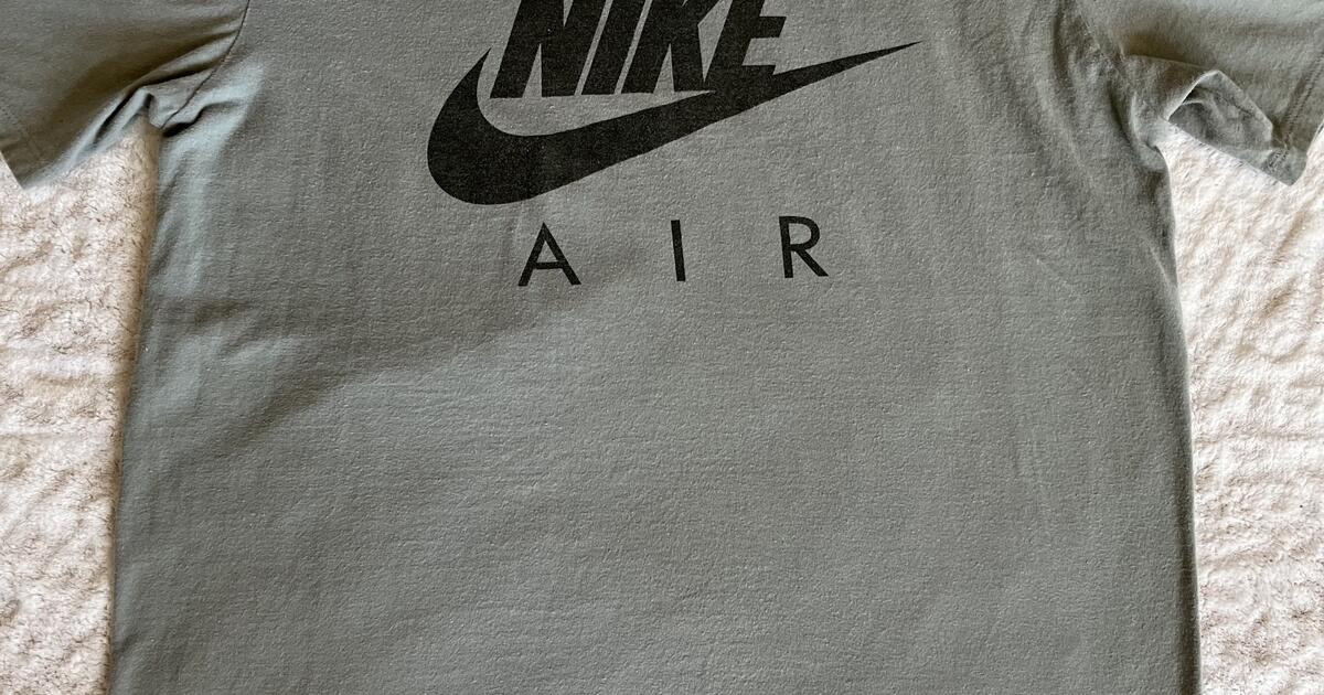 Adult Nike t shirt for $5 in Hoschton, GA | For Sale & Free — Nextdoor