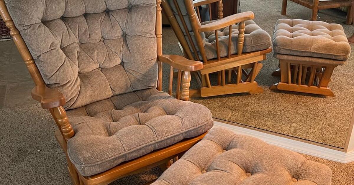 Glider Rocker with ottoman for 40 in Crystal River, FL Finds — Nextdoor