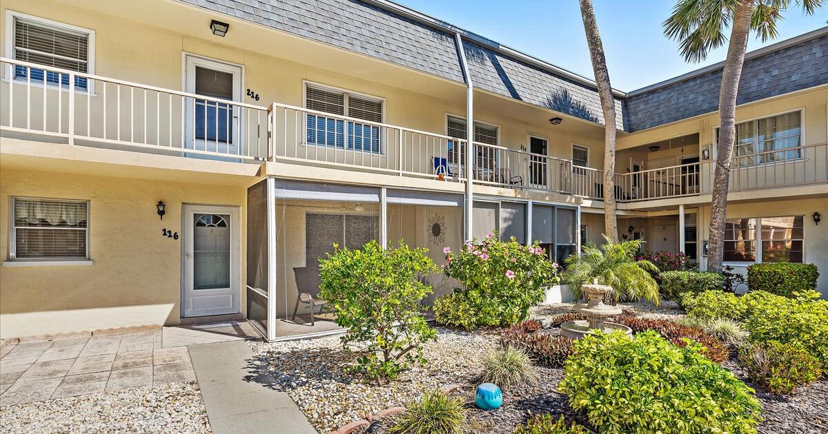 Venice Island 2/2 Furnished Condo 528 BARCELONA AVE, 216 for 279900